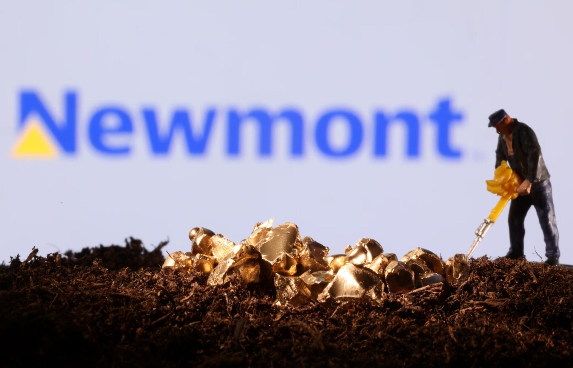 Ghana orders Newmont, AngloGold and Zijin to hand mining operations to local firms by December